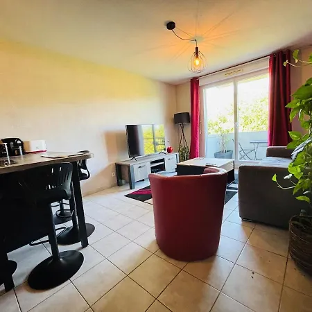 Apartment En Privee Avec Piscine
